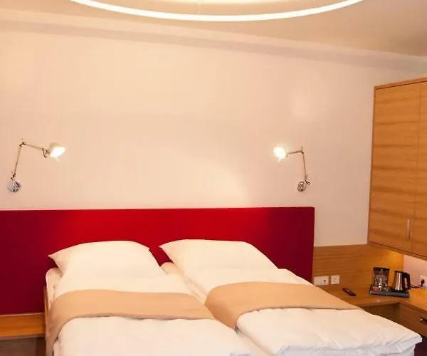 Traumhaus Im Elsterpark فندق *